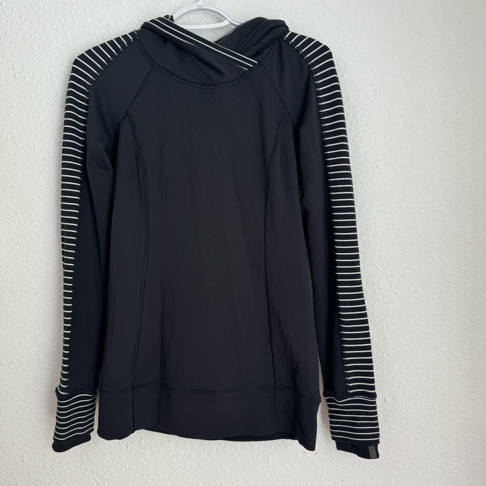 Lululemon Think Fast Hoodie Pullover Womens Size 4 Black White Sweater Stripe